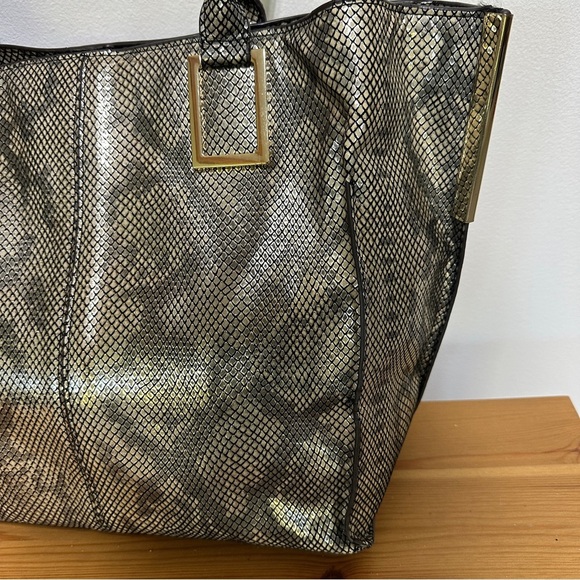 Danier | Metallic Snakeskin-Embossed Leather Tote | Structured Everyday Shoulder - Picture 5 of 16